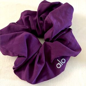 Alo oversized scrunchie